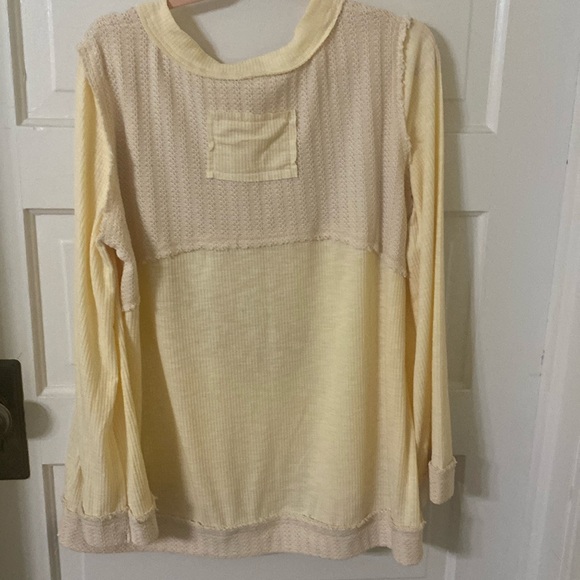 NEW POL Cream Top with Floral Design - Picture 3 of 5